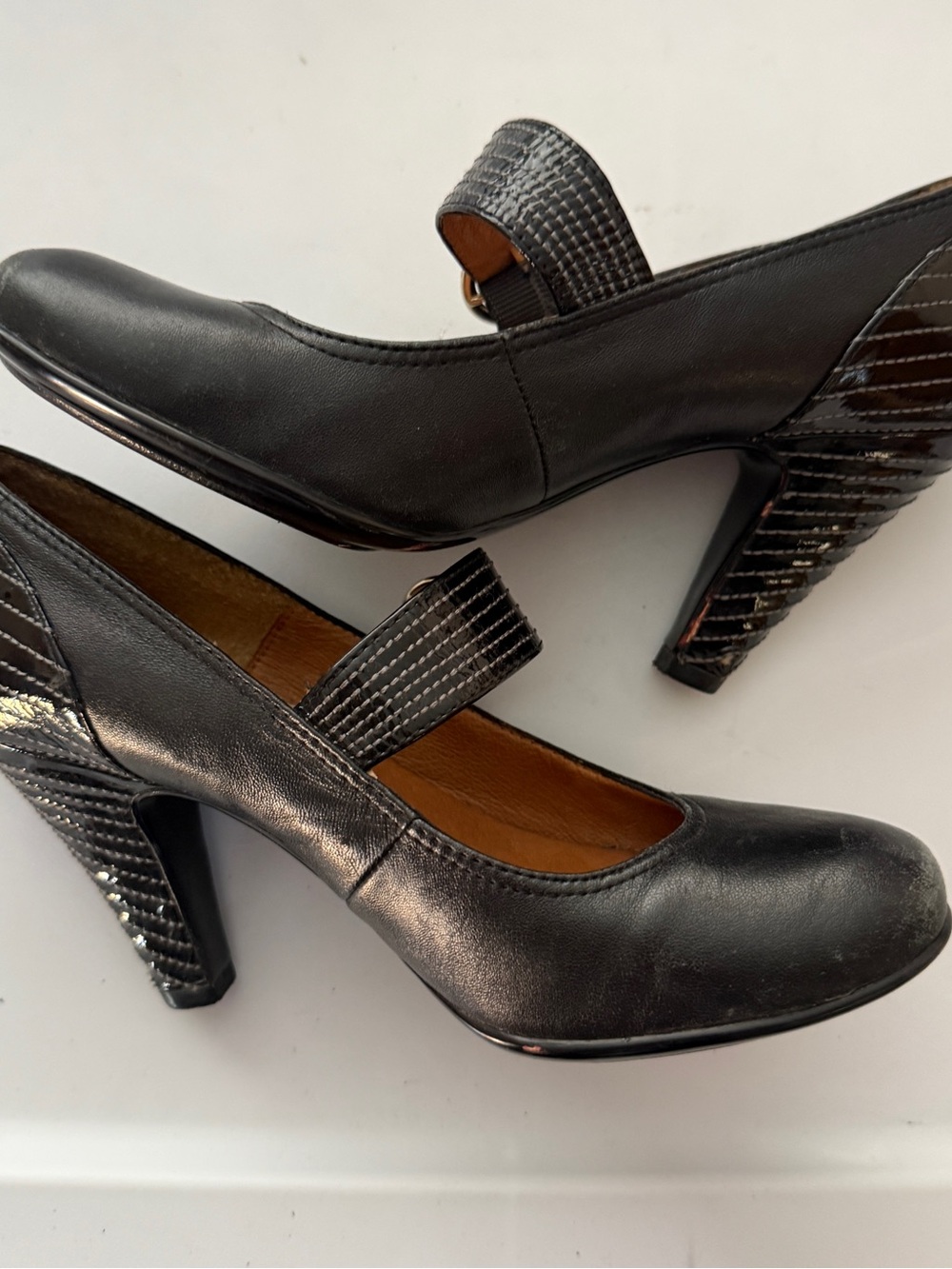 Sofft Women’s Black Leather with Patent Accents Mary Jane Heel Pump 7.5